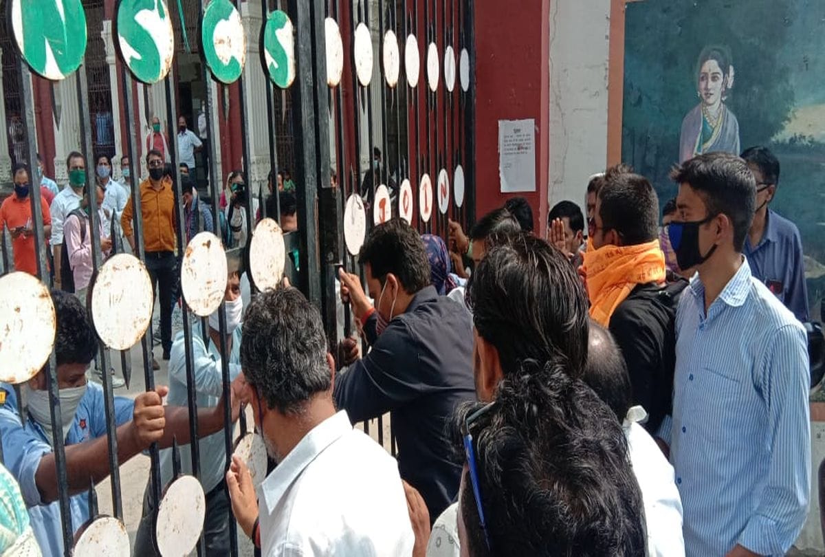students protest in university campus for degree and marksheet in agra