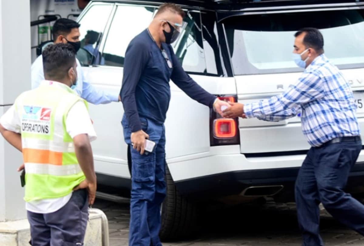 Sanjay Dutt Spotted Outside a salon tells media abhi bimaar nahi hoon aisa mat likhna