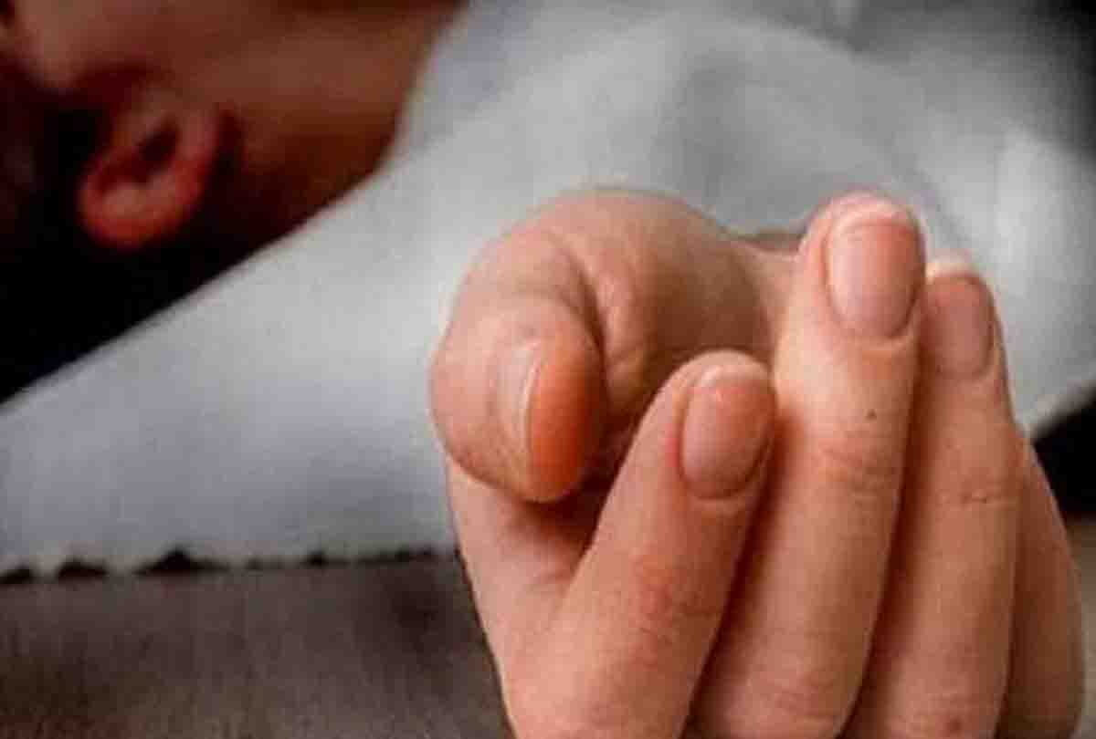 Child falls in the pan of hot vegetable, death in etawah