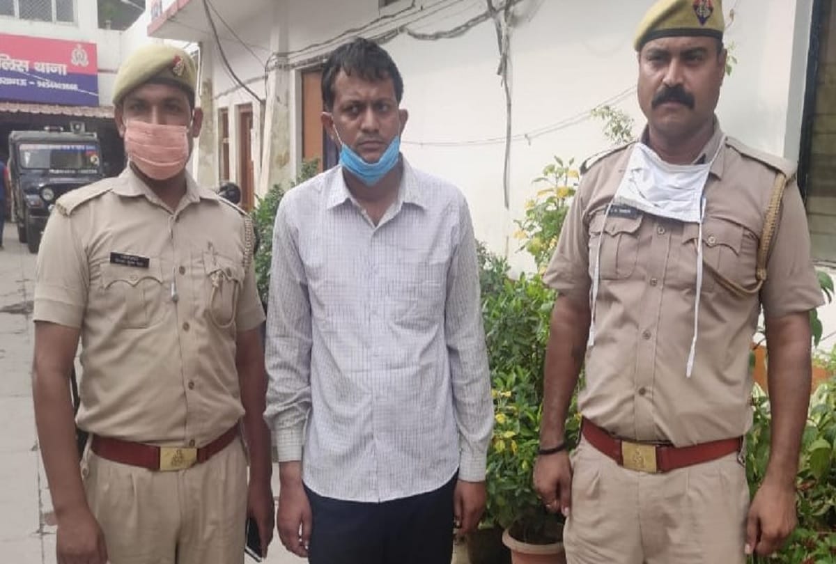 Fraud review officer of UP govt arrested by hazratganj police fake id and many documents recovered