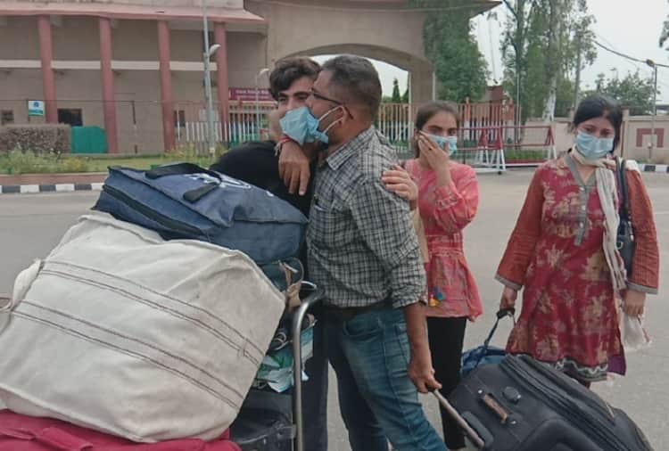 400 Indian citizens returned from Pakistan via Attari-Wagah Border