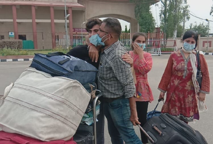 400 Indian citizens returned from Pakistan via Attari-Wagah Border