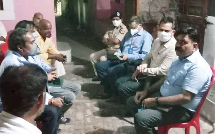 UP: Inspector trapped in Mahoba scandal, case registered after finding property worth more than Rs 1.80 crore,