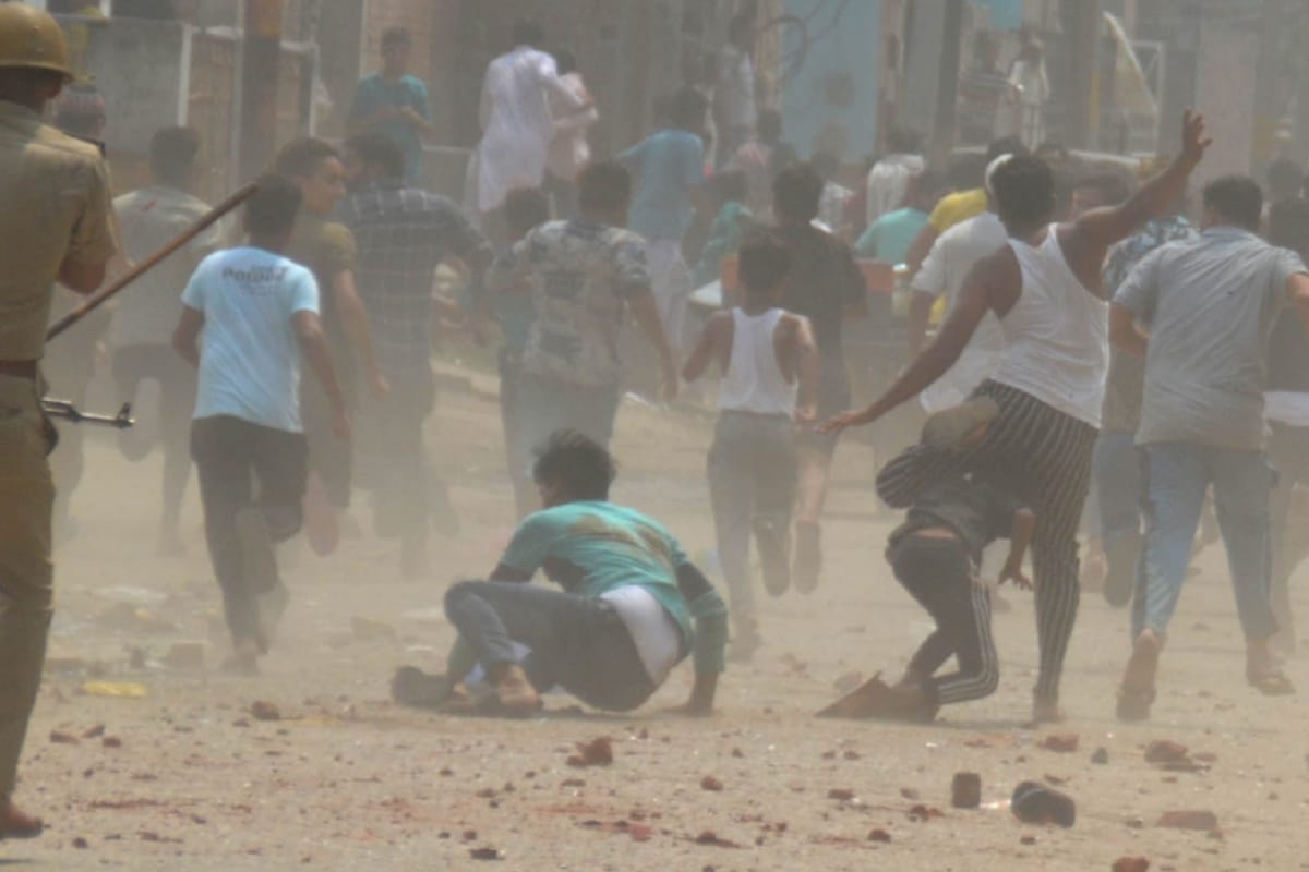 Baghpat violence: Minor controversy changed into ruckus in , chaos and stone pelting occurred for half an hour