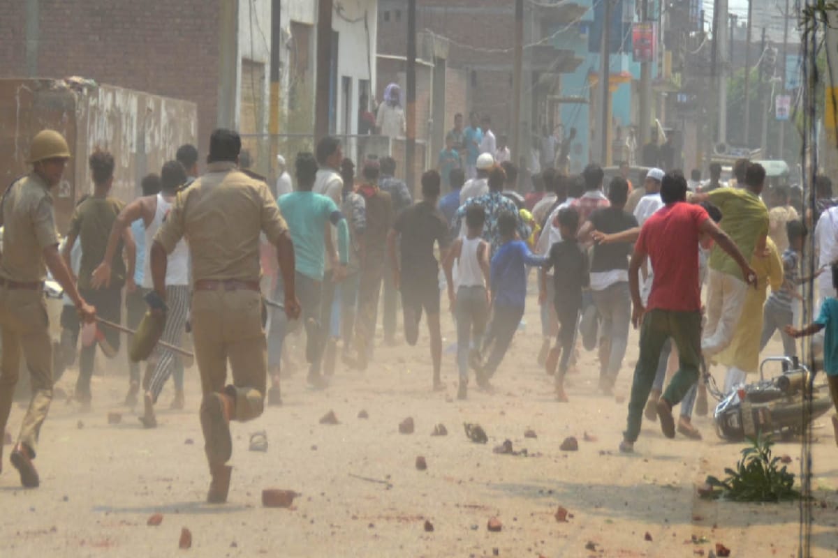 Angry youth pelted stones at Ghazipur police for refusing to play DJ songs