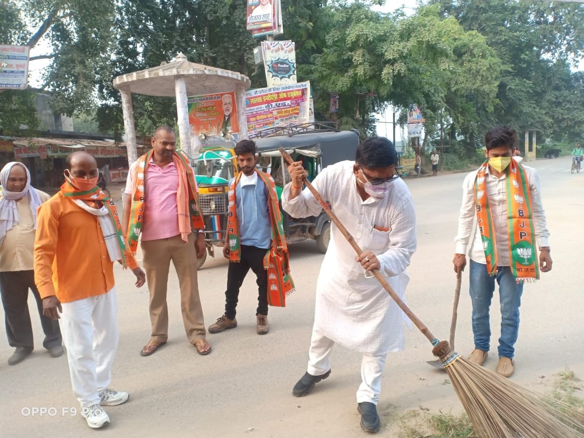 Cleanliness of the statues of great men in the campaign