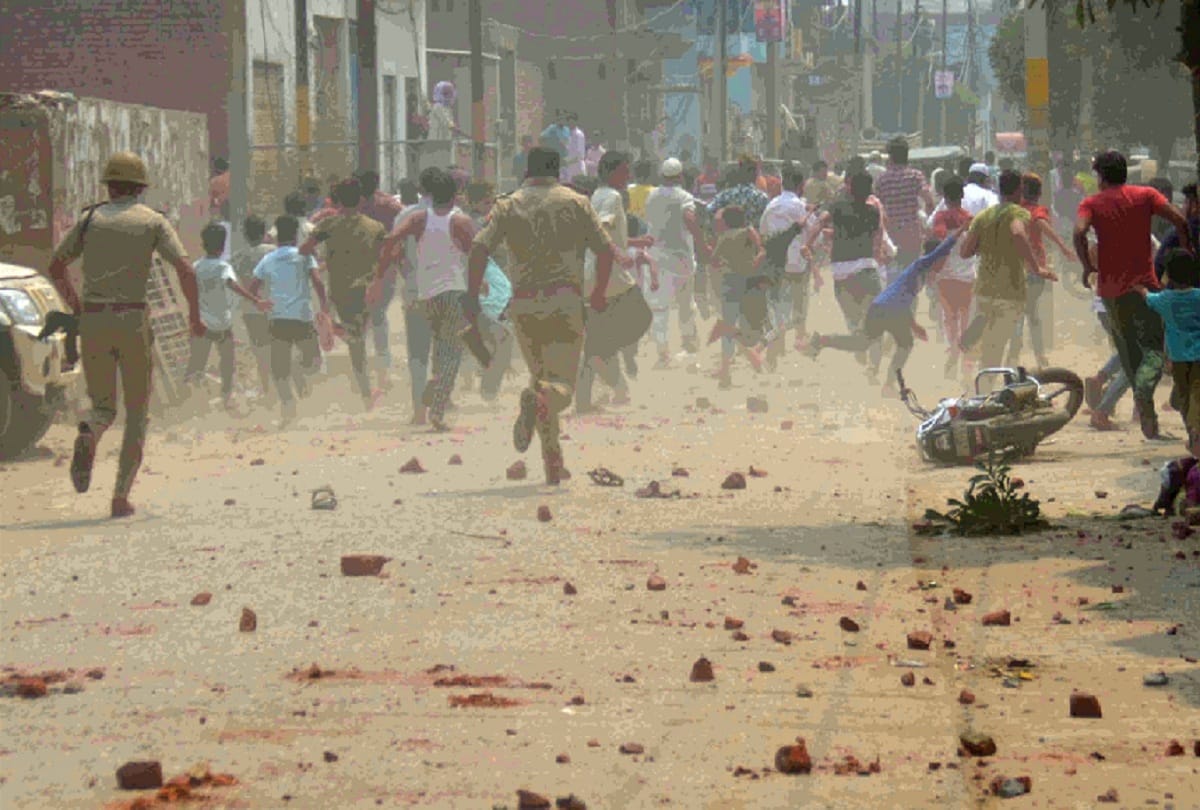 baghpat violence pelting Stone pelting on roof photos big revealed