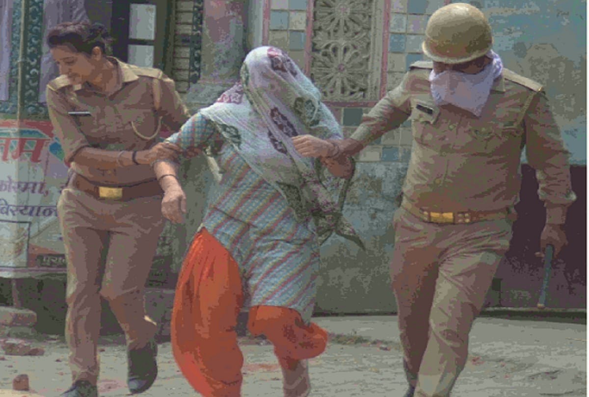 baghpat violence pelting Stone pelting on roof photos big revealed