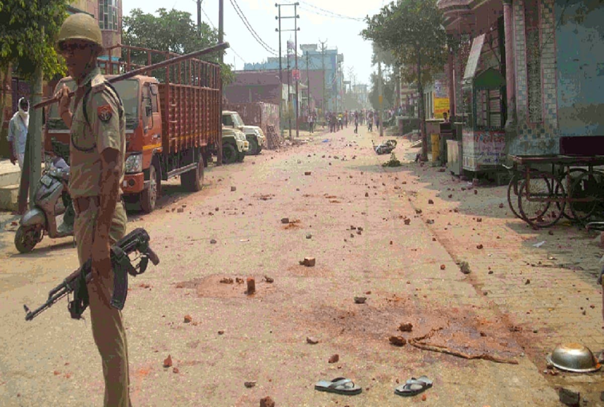 baghpat violence pelting Stone pelting on roof photos big revealed