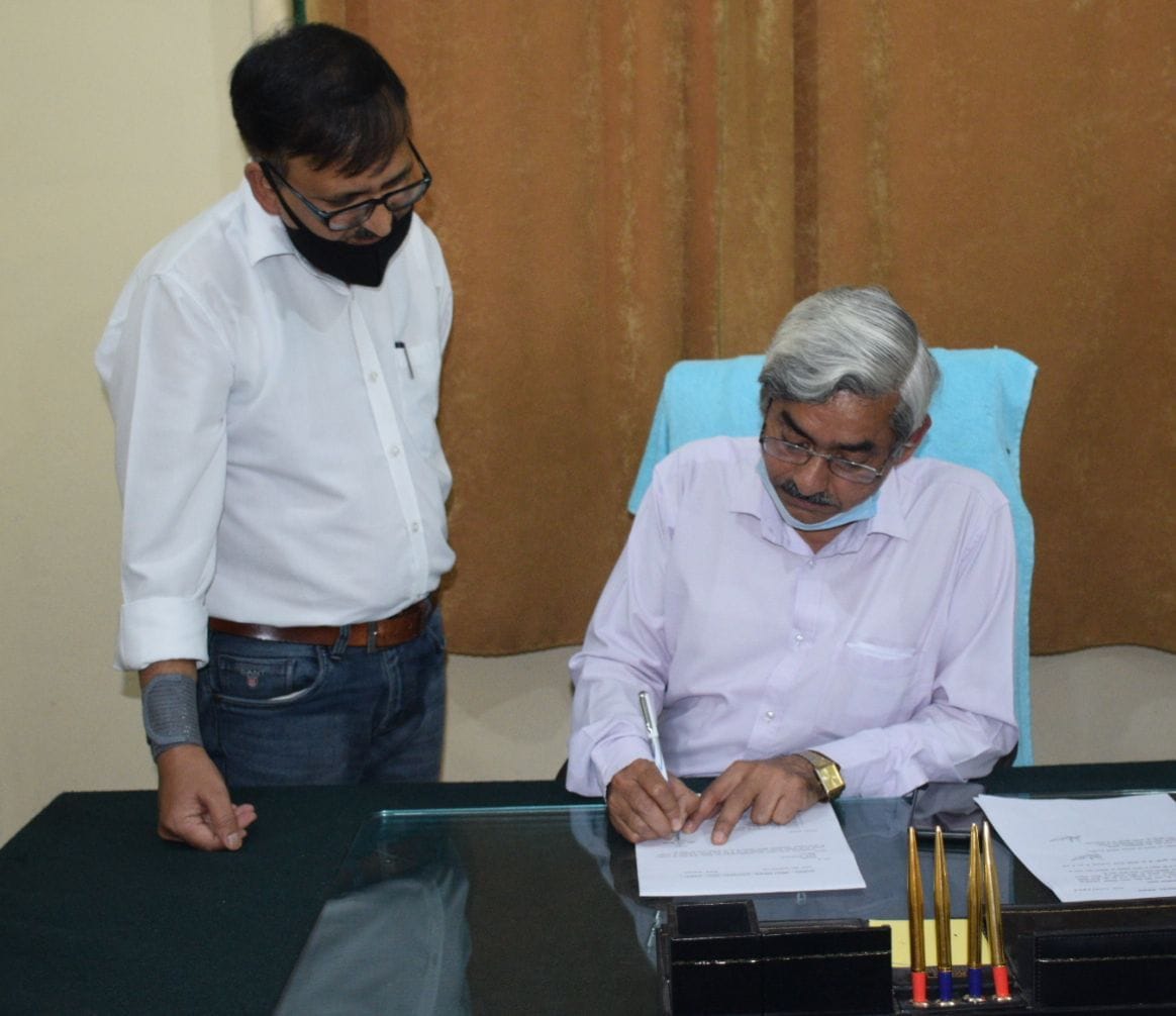 Pro. Neeraj Tiwari becomes director of SSJ campus