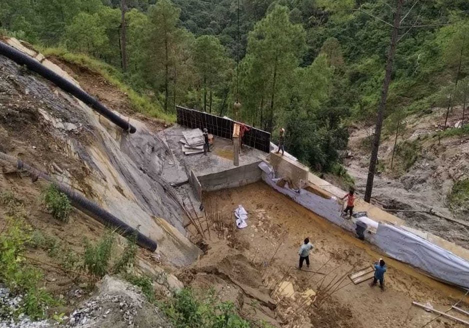 Road work not completed near Dhon in National Highway