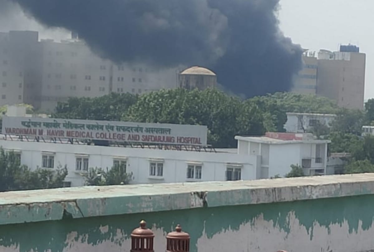 fire breaks out in Safdarjung hospital garbage plant seven fire tenders at spot control in half an hour