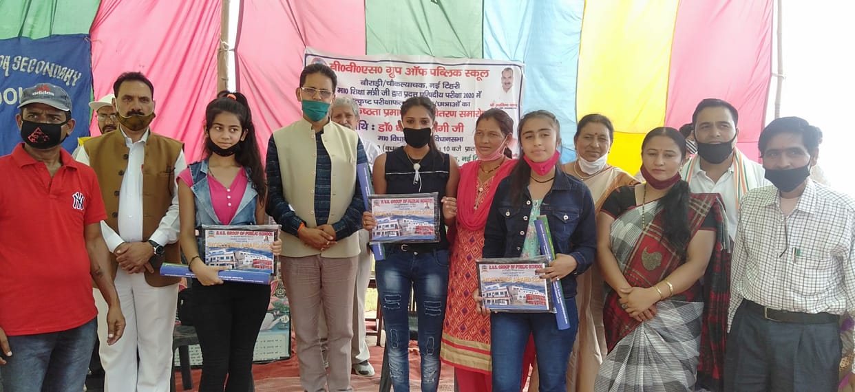 Honored toppers of high school and inter