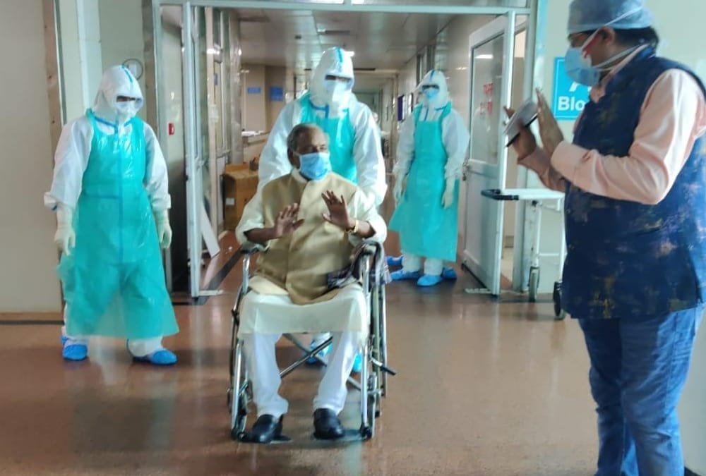 kalyan singh health improves but test report is covid 19 positive chest infection is slightly improving