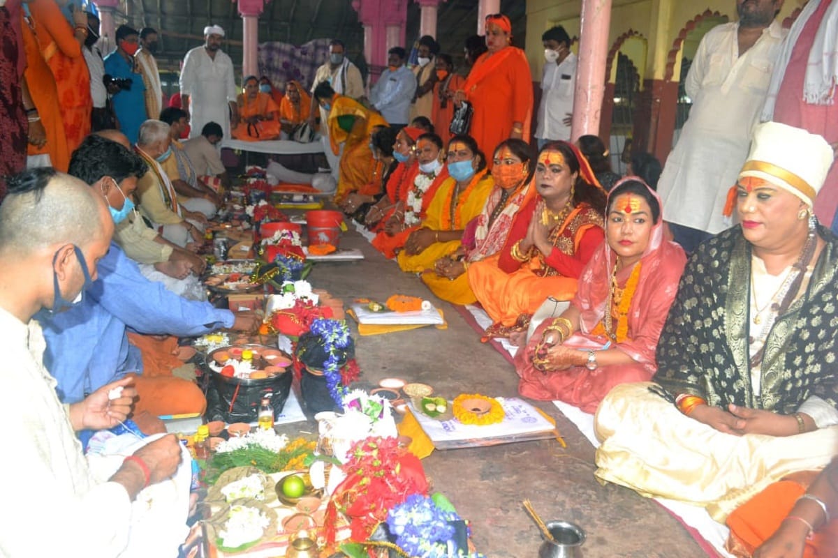 kinnar performed Tripindi Shraddh on on Pitripaksha in varanasi