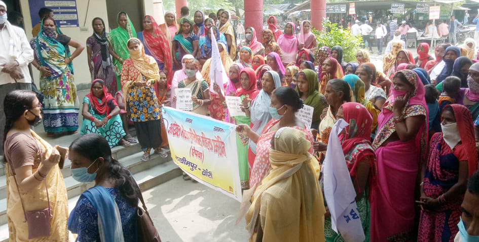 akhil bharatiy pragatisheel mahila association protest
