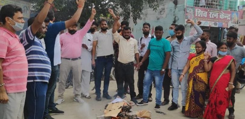 Mayor accused of not doing development work, burnt effigy