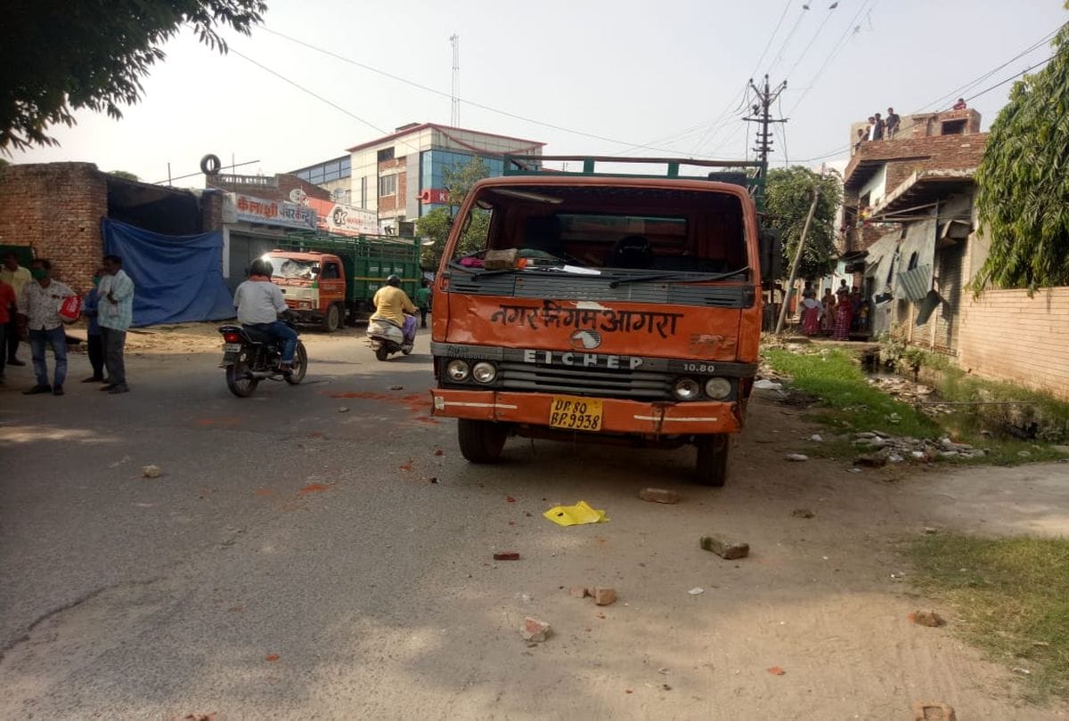 Attack On Nagar Nigam Team In Agra