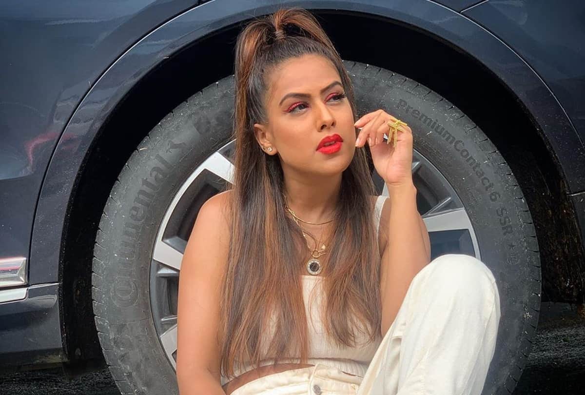 TV actress Nia Sharma appealed to the Mumbai Police on Twitter that her handbag was stolen from her car
