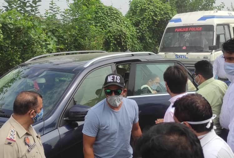 Suresh Raina News: Cricketer Suresh Raina Visited Pathankot