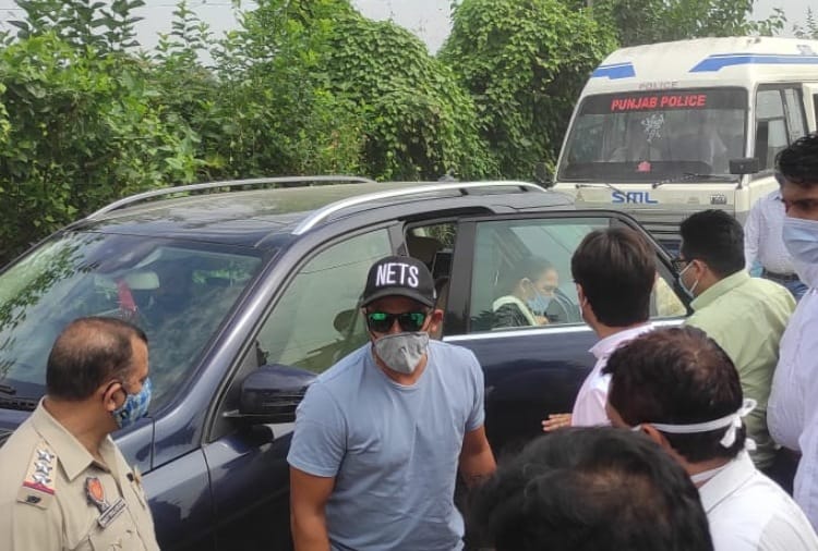 Suresh Raina News: Cricketer Suresh Raina Visited Pathankot