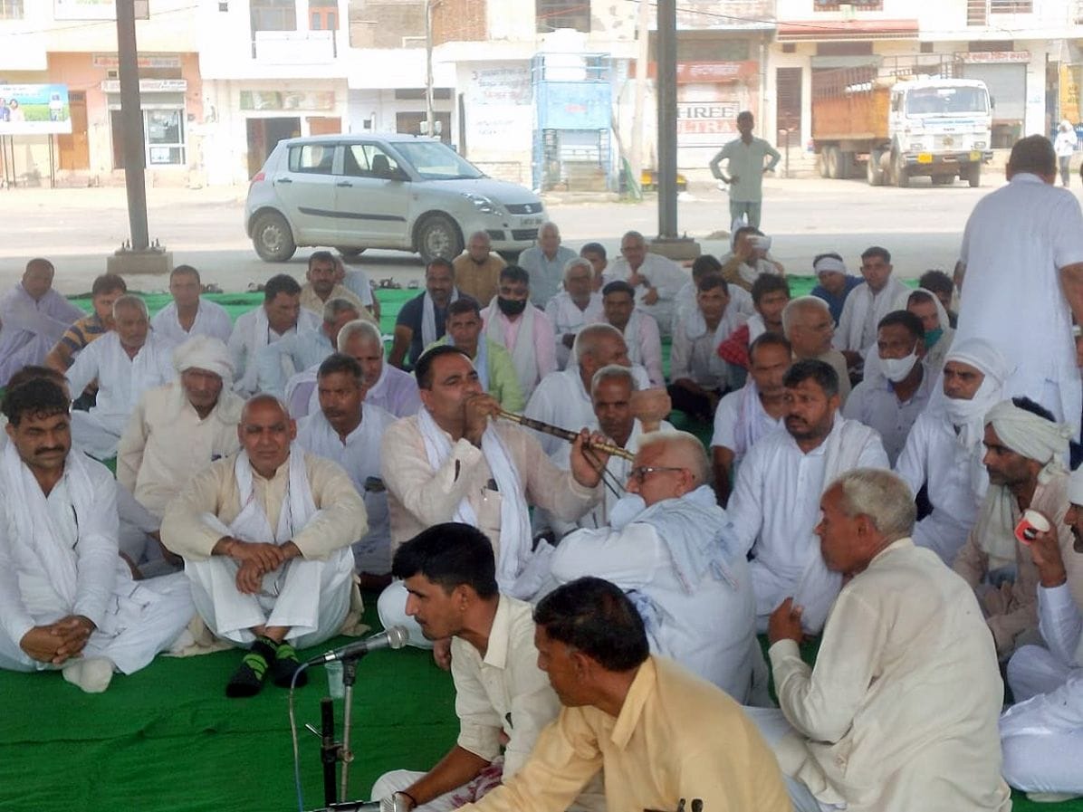 Farmers protest against lathi-charge on farmers