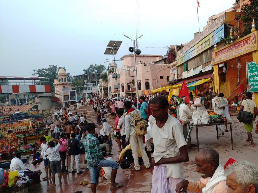 Chitrakoot: Devotees reach Dharmanagri even after the ban of administration
