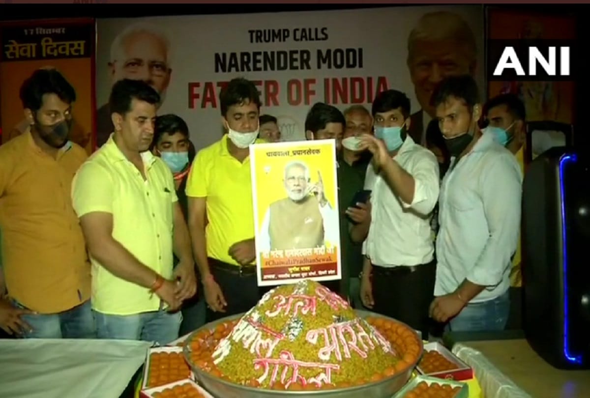 BJP workers celebrated Prime Minister Narendra Modi's 70th birthday at India Gate. 