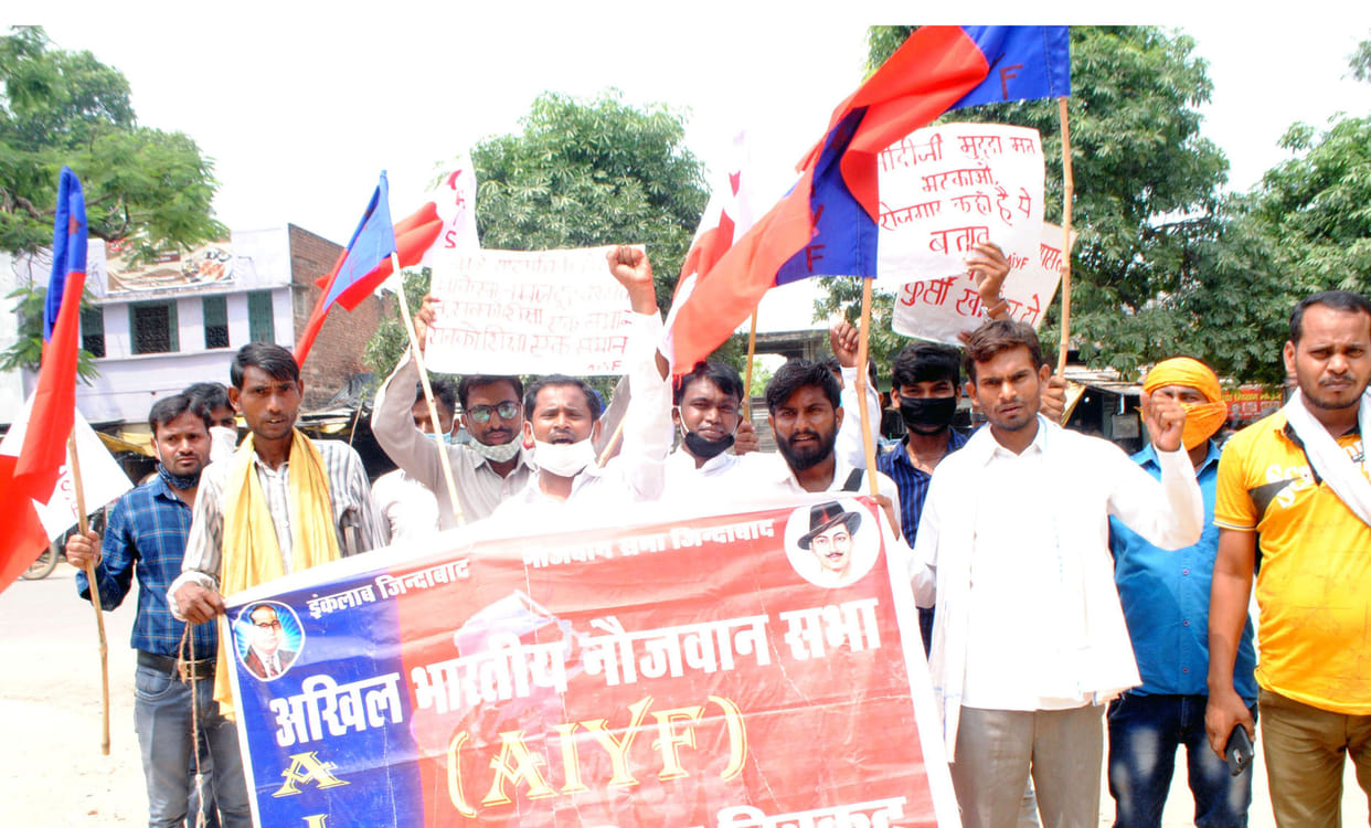 Procession taken out in Chitrakoot about the problem of unemployment