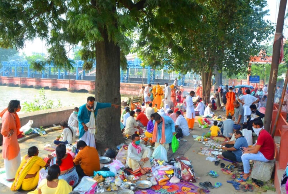 Pitru Amavasya 2020: Heavy Crowd in haridwar Har Ki pauri for ganga snan, Social distancing not follow, Photos