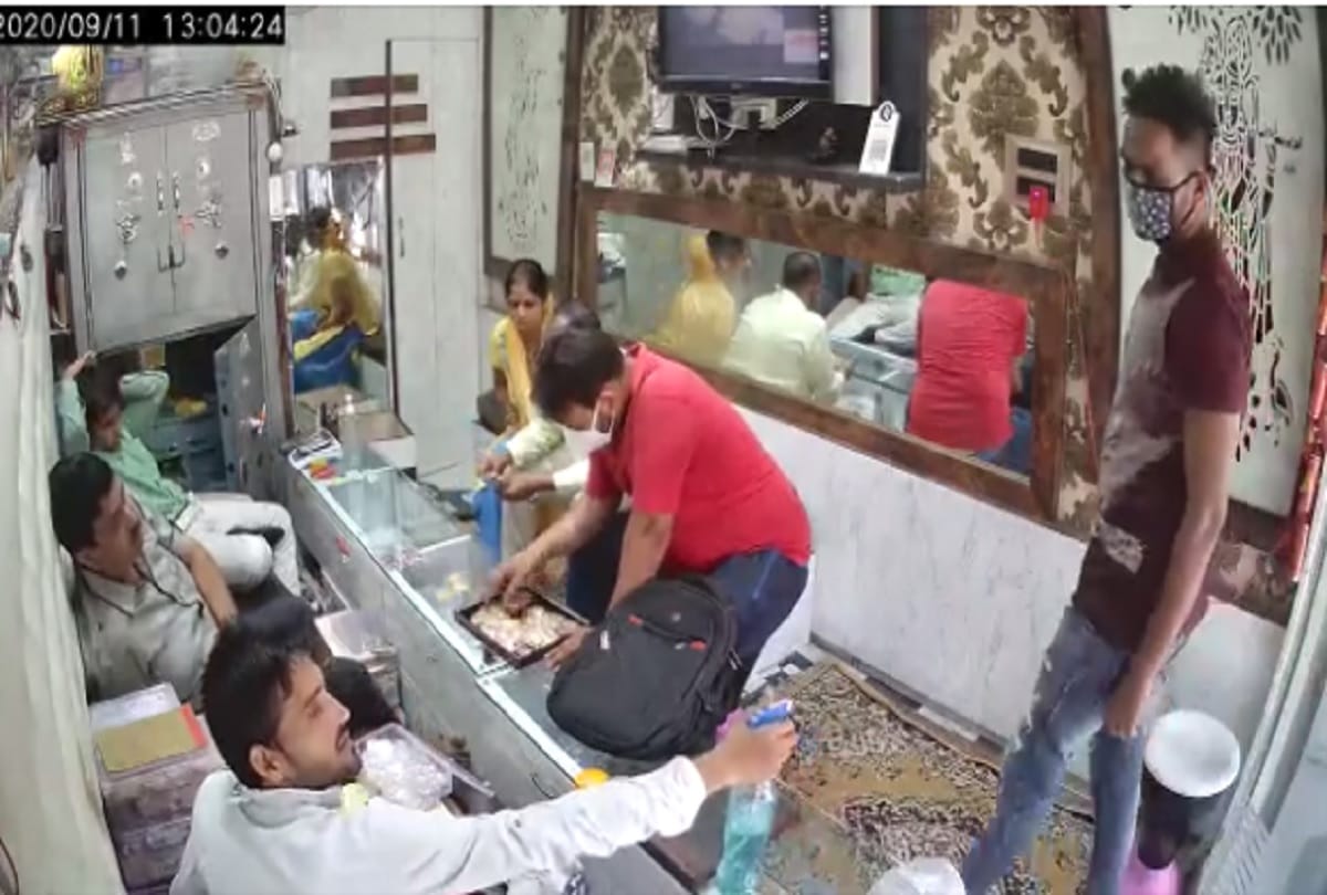 Aligarh Jewellers shop loot case all three accused arrested were hiding in Ghaziabad Khora 