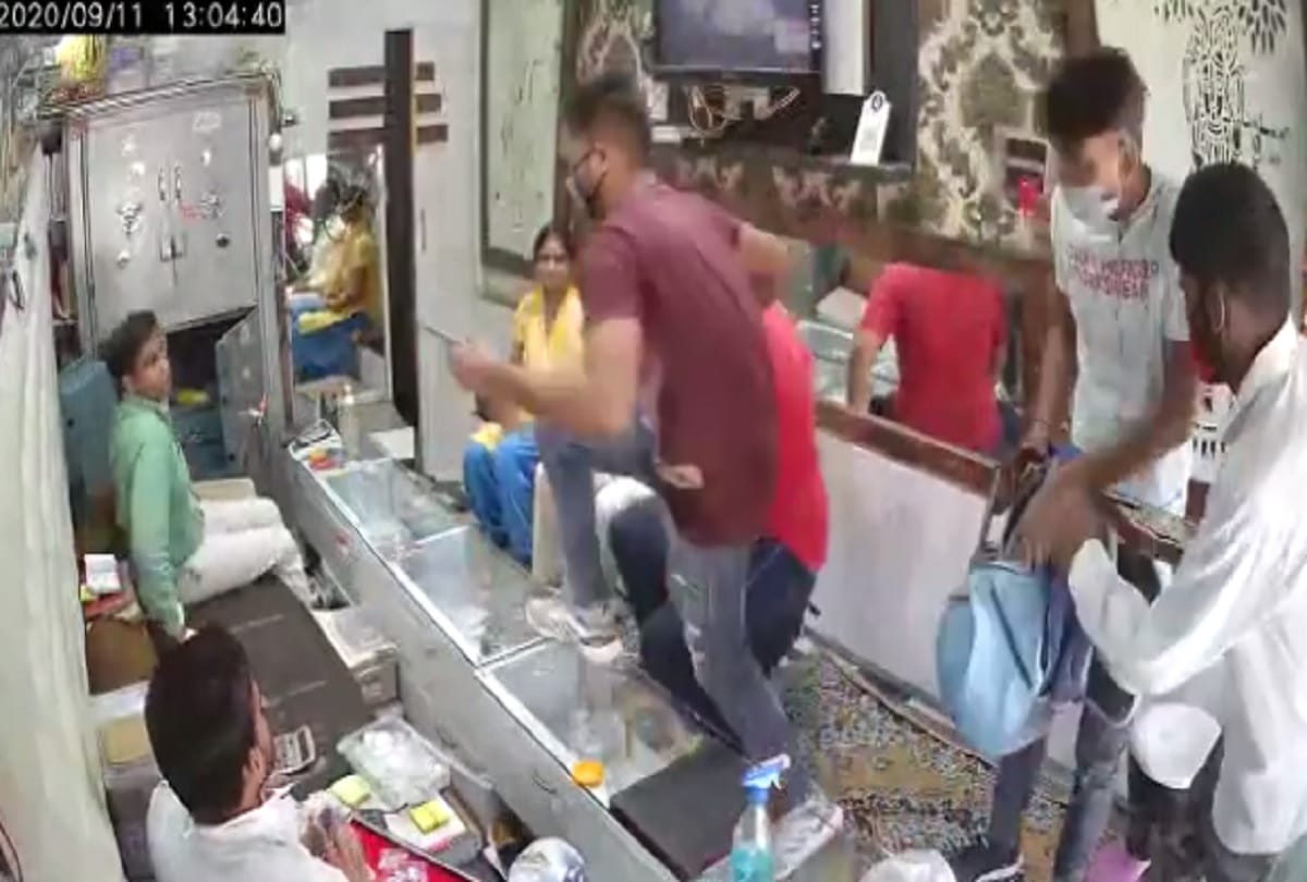 Aligarh jwellery shop loot case viral video accused discloses plans for the crime before Noida police