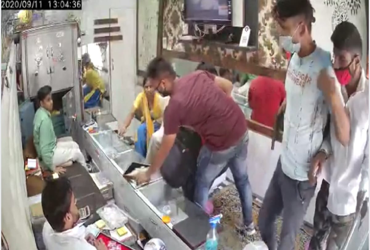 Aligarh jwellery shop loot case viral video accused discloses plans for the crime before Noida police
