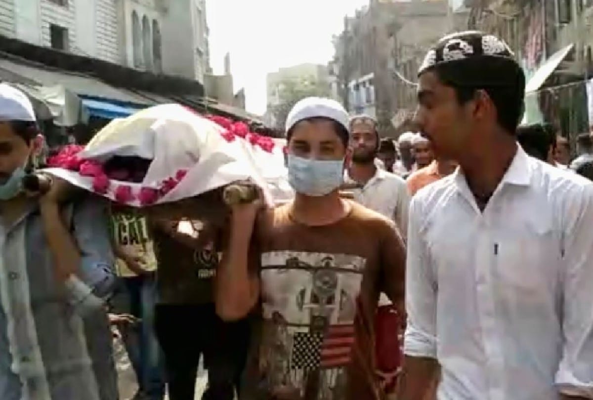 Muslim Men did last rituals of Hindu man doctor vinod in Firozabad with jai shree ram slogan
