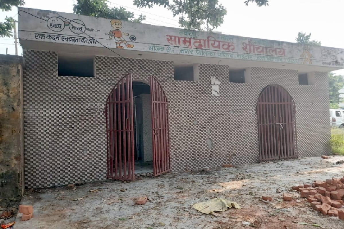 Amar Ujala Exclusive Report: Officers and village secretary have scammed of many crores rupees in Bijnor