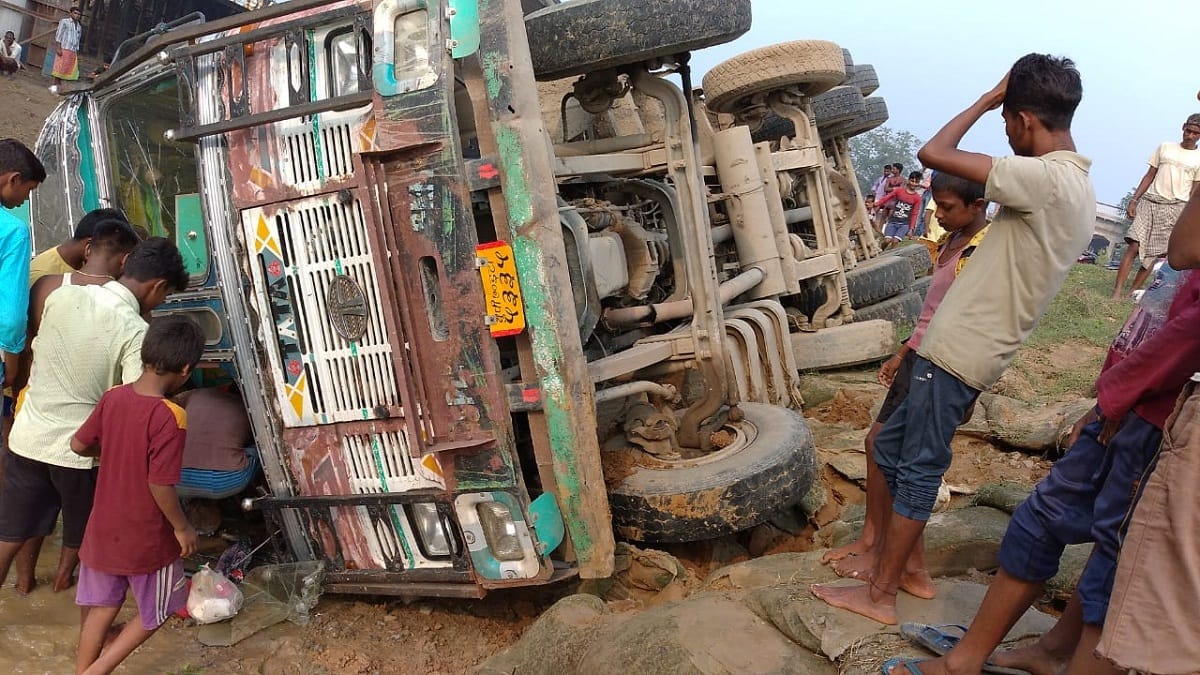 Four dead, seven injured in a fierce collision with a truck-auto in Azamgarh, UP
