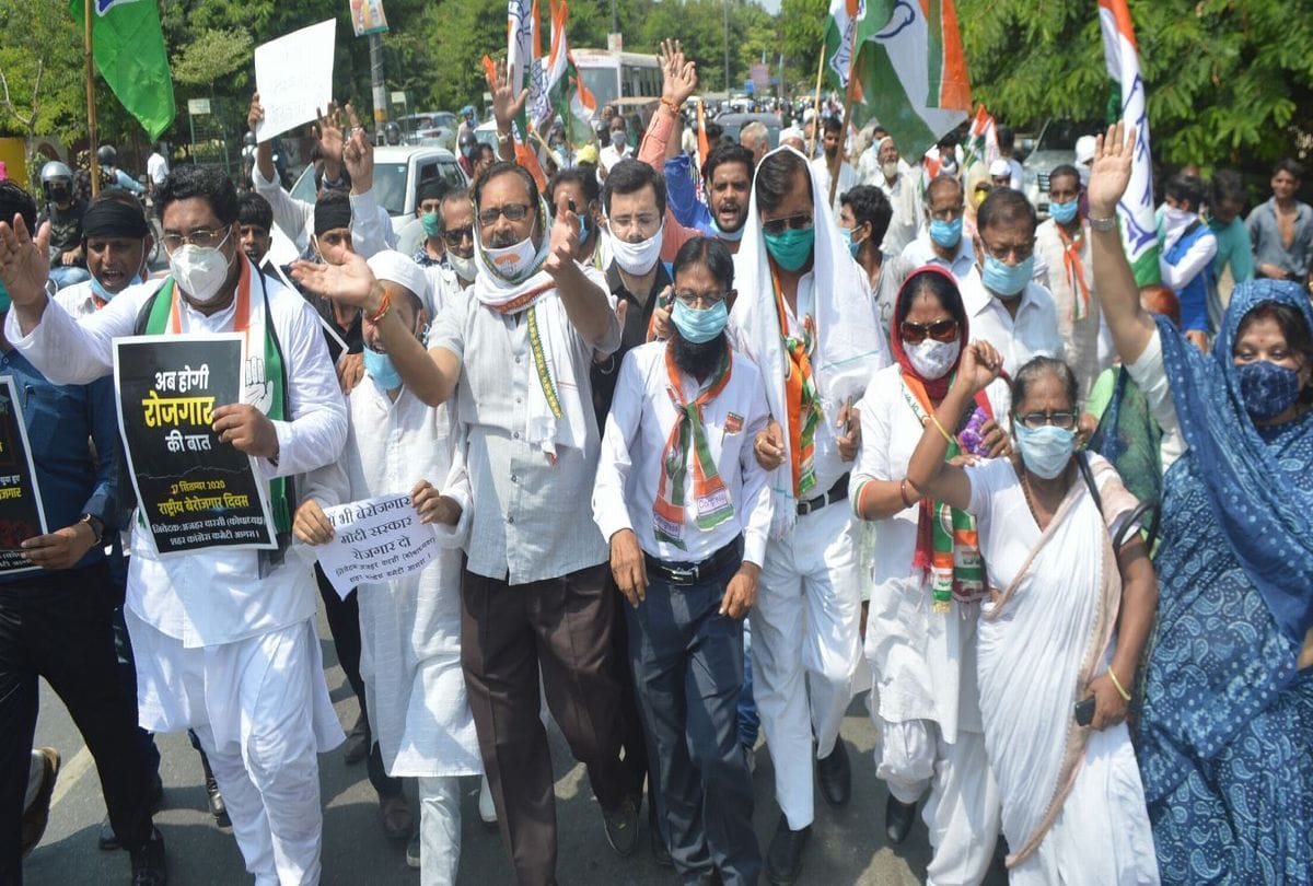 congress samajwadi party workers protest against unemployment and inflation in agra
