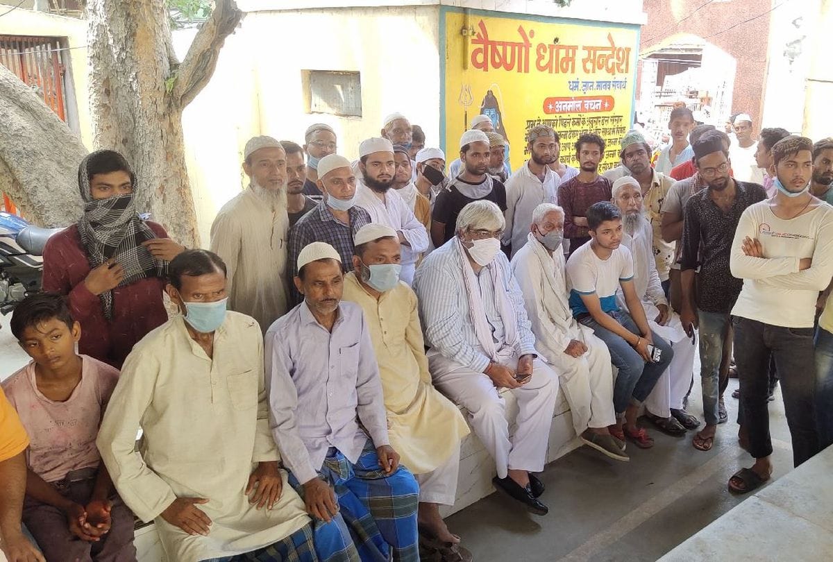 Muslim Men did last rituals of Hindu man doctor vinod in Firozabad with jai shree ram slogan