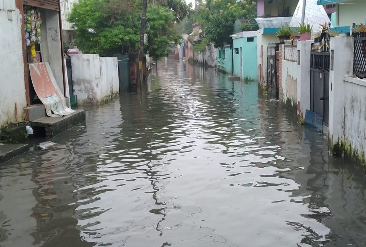 Gorakhpur monsoon Update Water logging in city due to first monsoon rain in Gorakhpur