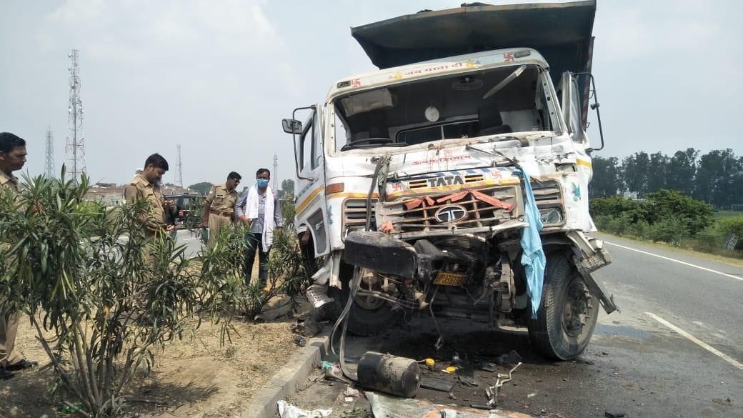 kantenar mein peechhe se ghusa dampar, chaalak samet chaar ghaayal