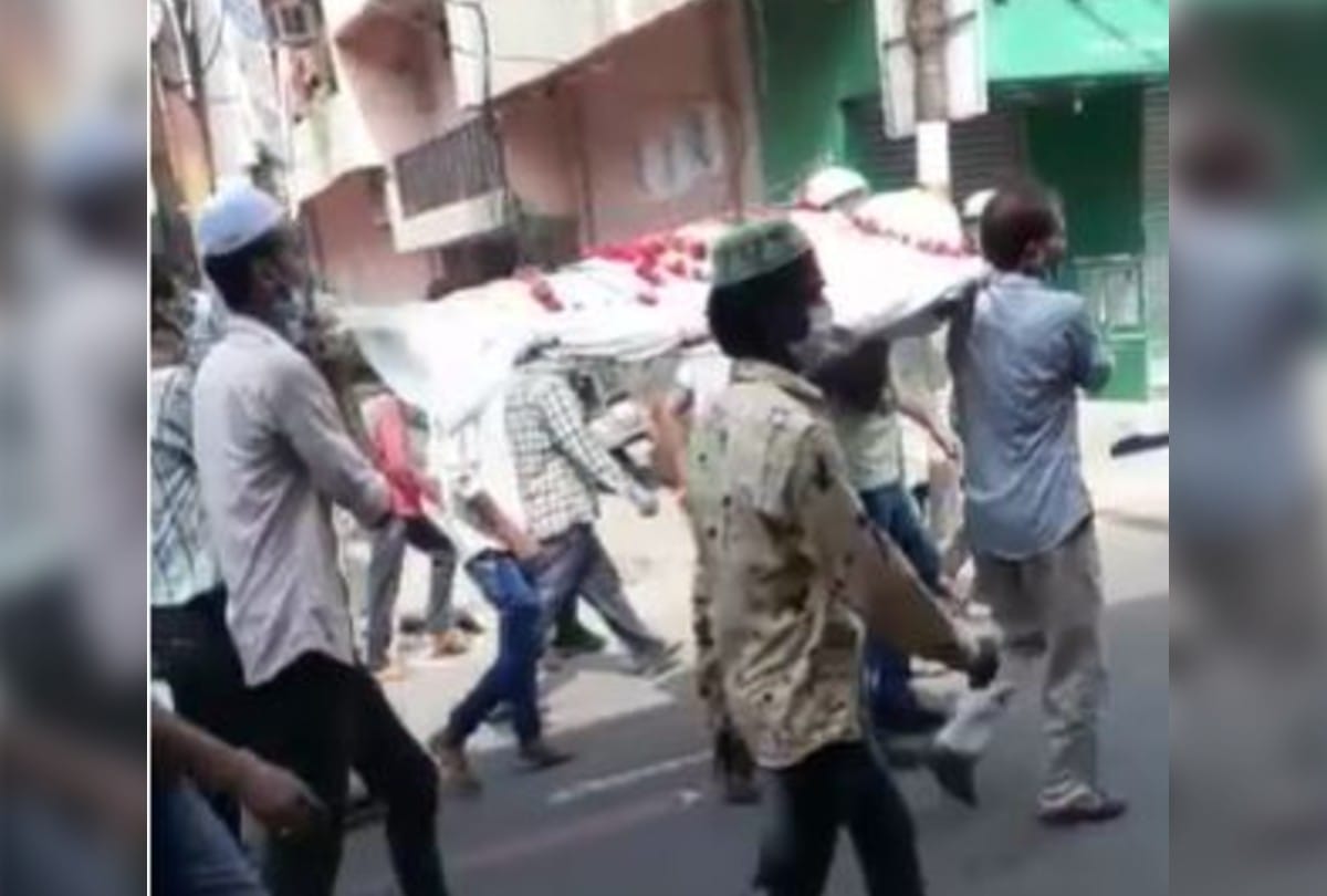 Muslim Men did last rituals of Hindu man doctor vinod in Firozabad with jai shree ram slogan