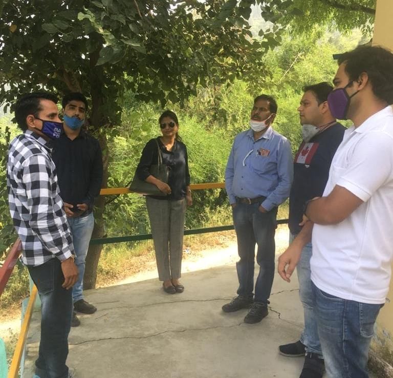 Team arrives to visit lake development project