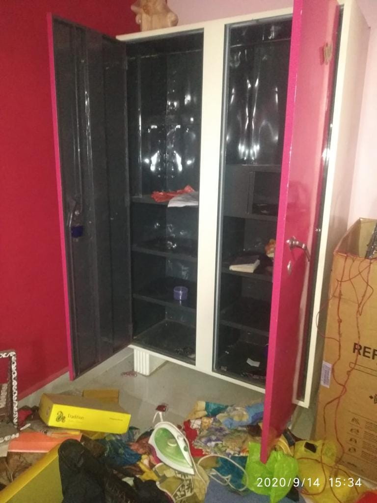 burglary steal jwellery and cash