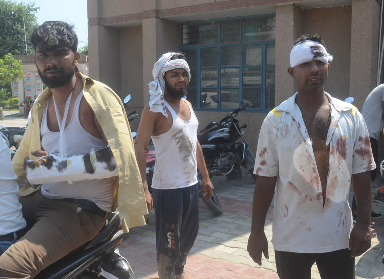 Stones in Mavi Kalan for cutting tide, ten injured