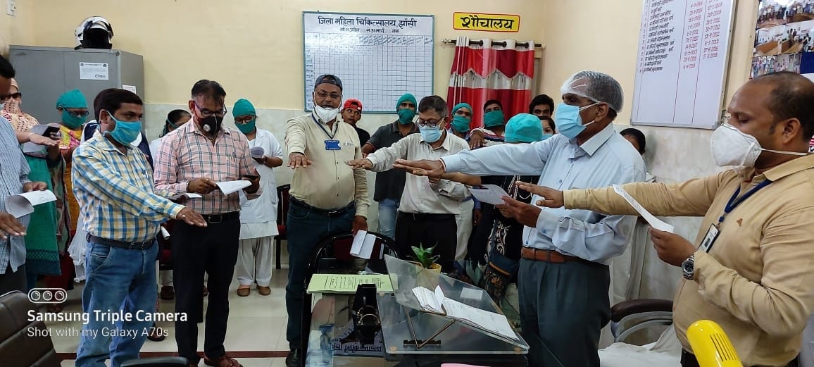 Doctor and worker take promise