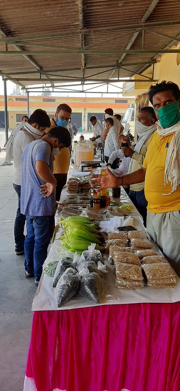 Sales of organic products by stall in the market