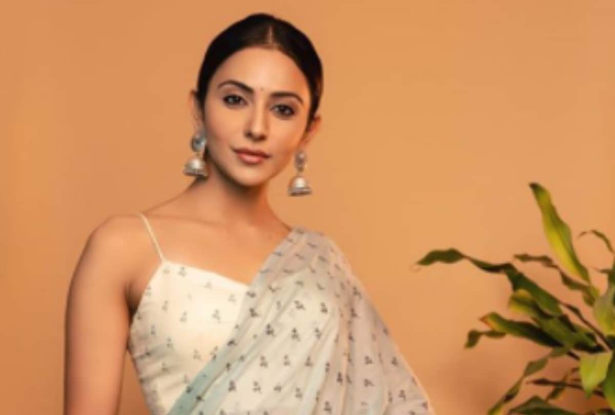 Rakulpreet singh new selfie got fans attention users are wondering of she has done plastic surgery