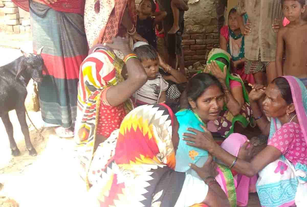 UP: Seeing daughter with lover, father cuts both of them with axe
