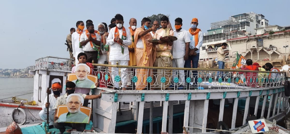 PM Modi birthday: Sweets distributed in Muslim areas on  birthday Aarti of Ganga, singing at ghat in varanasi