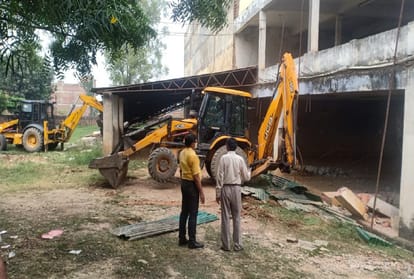 Ateeq Ahmed News: Administration's bulldozer on Ateeq cold storage, done ground